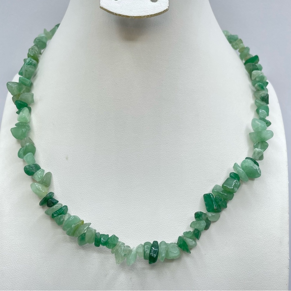 Green Aventurine Gemstone Chip Necklace Silver Tone Clasp Vintage